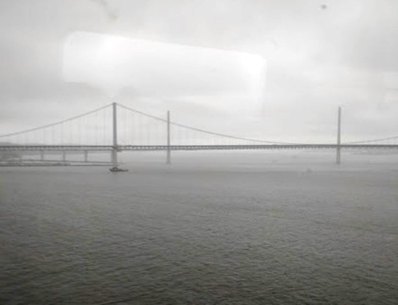 A vasúti híddal párhuzamosan futó 2 közúti híd