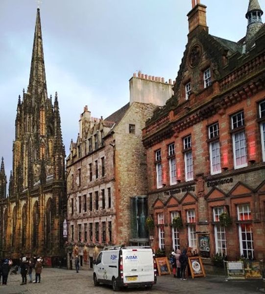 Óváros főutcája a Royal Mile, azaz Királyi Mérföld